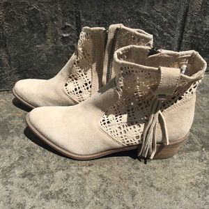 American Eagle cream lace boots